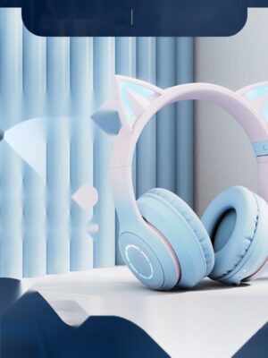 Popular gradient color luminous bluetooth headset cat ears headset BT035 e-sports anchor game headset on behalf of the hairset